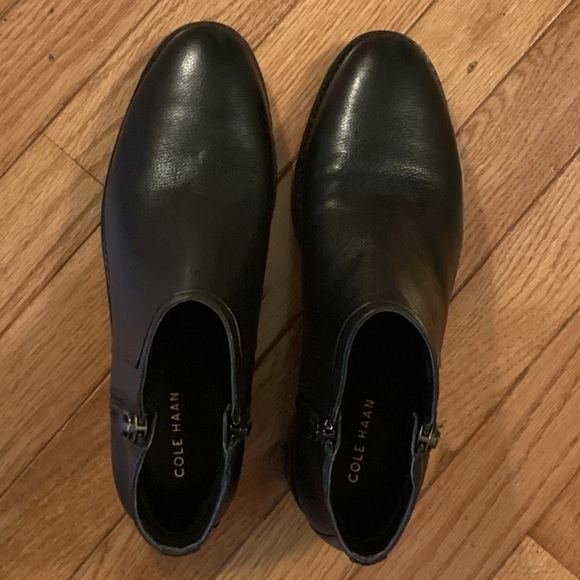 NWT COLE HAAN SOFT BLACK LEATHER RENEE BOOTIE - ZIPPERS ON INNER AND OUTER SIDES - Picture 2 of 10